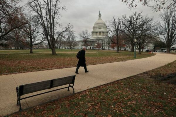 Senate passes funding bill, averts government shutdown