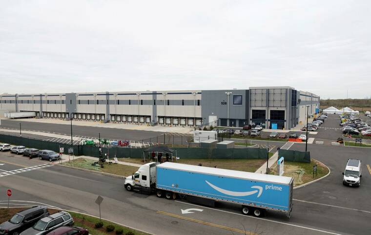 REUTERS/BRENDAN MCDERMID./FILE PHOTO
Amazons LDJ5 sortation center is seen, as employees begin voting to unionize a second warehouse in the Staten Island borough of New York, in April 2022. Thousands of Amazon.com workers will walk off the job on Thursday at 6 a.m. ET (1 a.m. Hawaii time), in the crucial final days of the holiday season, after union officials said the retailer failed to come to the bargaining table.