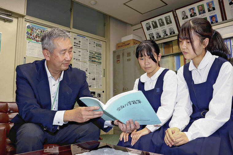 JAPAN NEWS 
                                Toshiyuki Namikawa, left, principal of Hiroshima municipal Midorimachi Junior High School, speaks with students in Hiroshima.